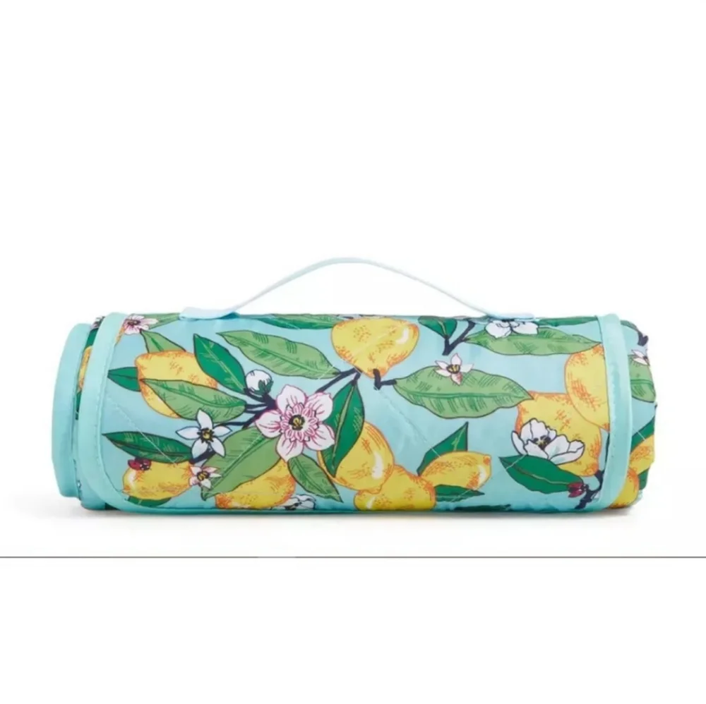 VERA BRADLEY Picnic Blanket 67” x 50” Lemon Grove Print NWT